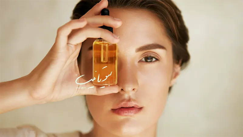نحوه استفاده از روغن جوجوبا برای دور چشم
